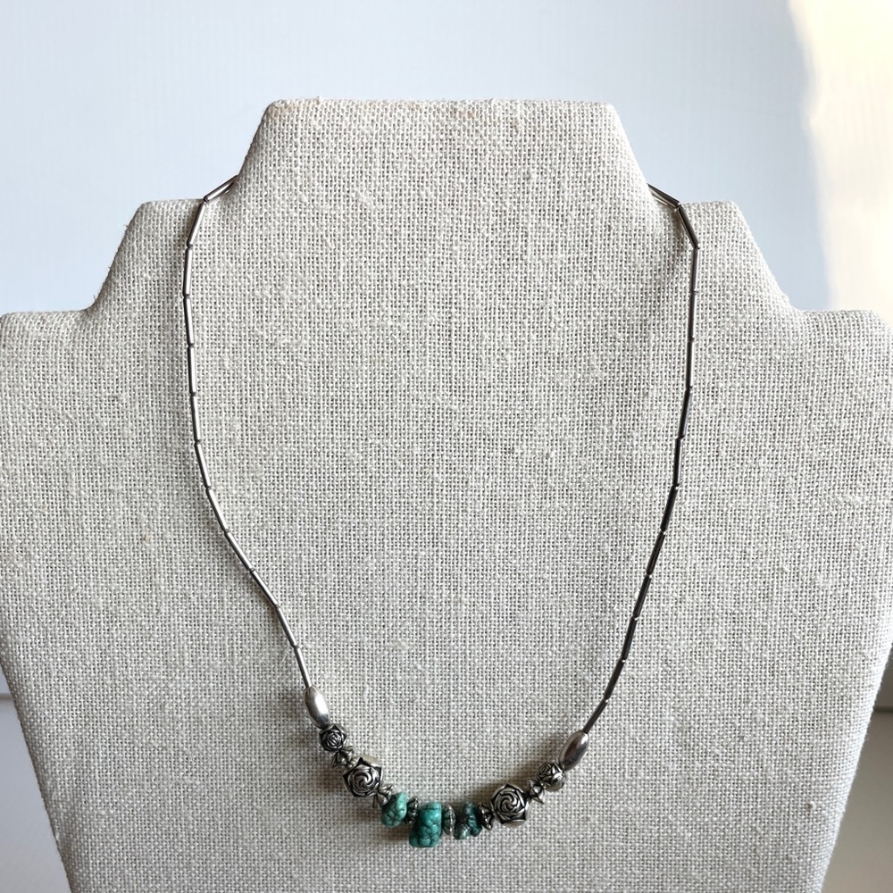 Simple Vintage Native American Beaded Necklace / Turquoise 16” Roses